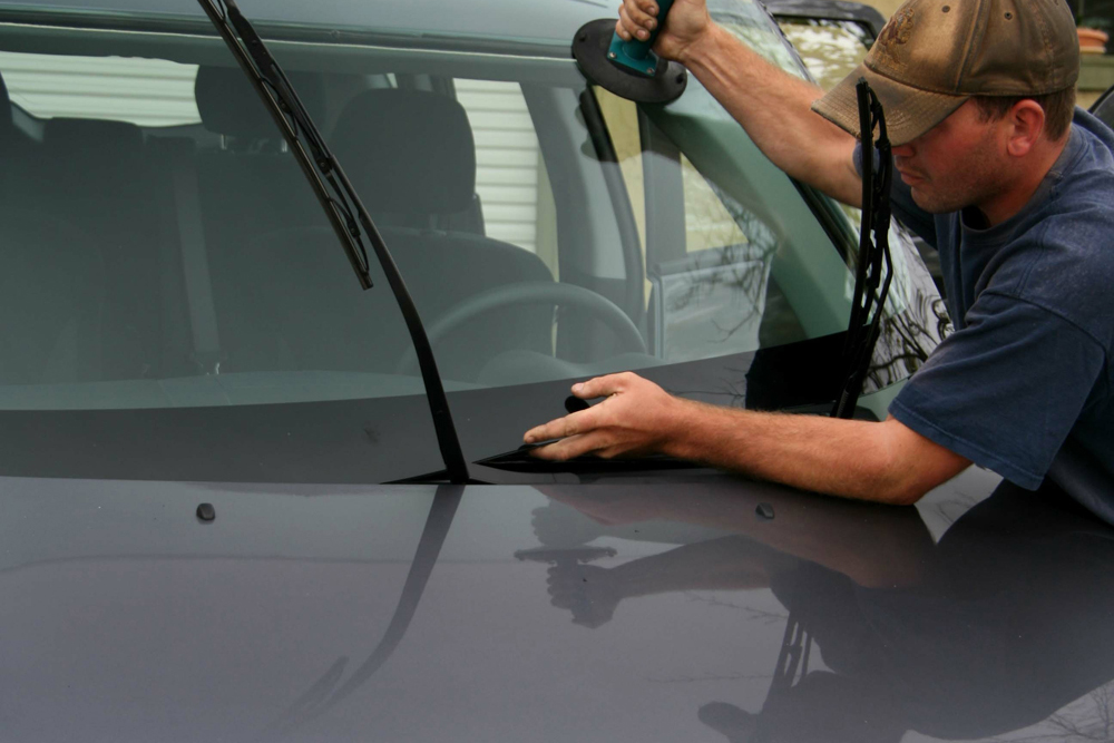 DIY vs. Pro Windshield Replacement Guide