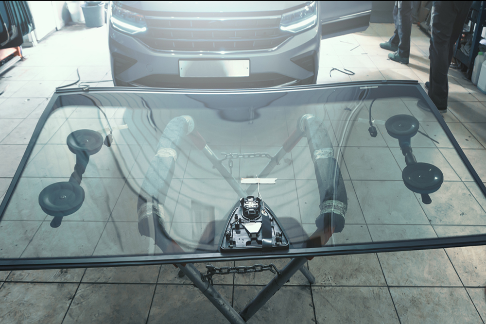 Choosing the Right Windshield Replacement Service Provider Choosing the Right Windshield Replacement Service Provider