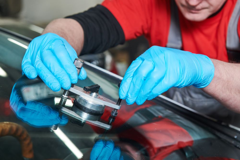 How Auto Glass Fix Services Keep You Safe on the Road
