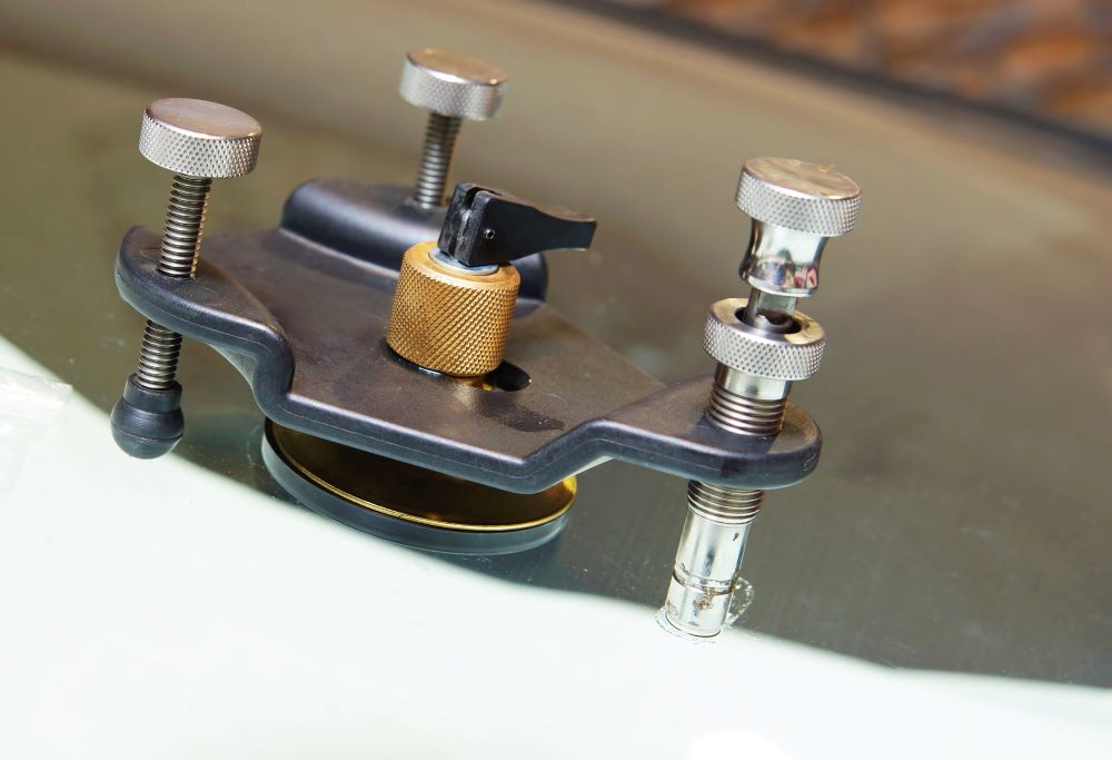 Mobile Auto Glass Repair Convenient Service in California Mobile Auto Glass Repair Convenient Service in California